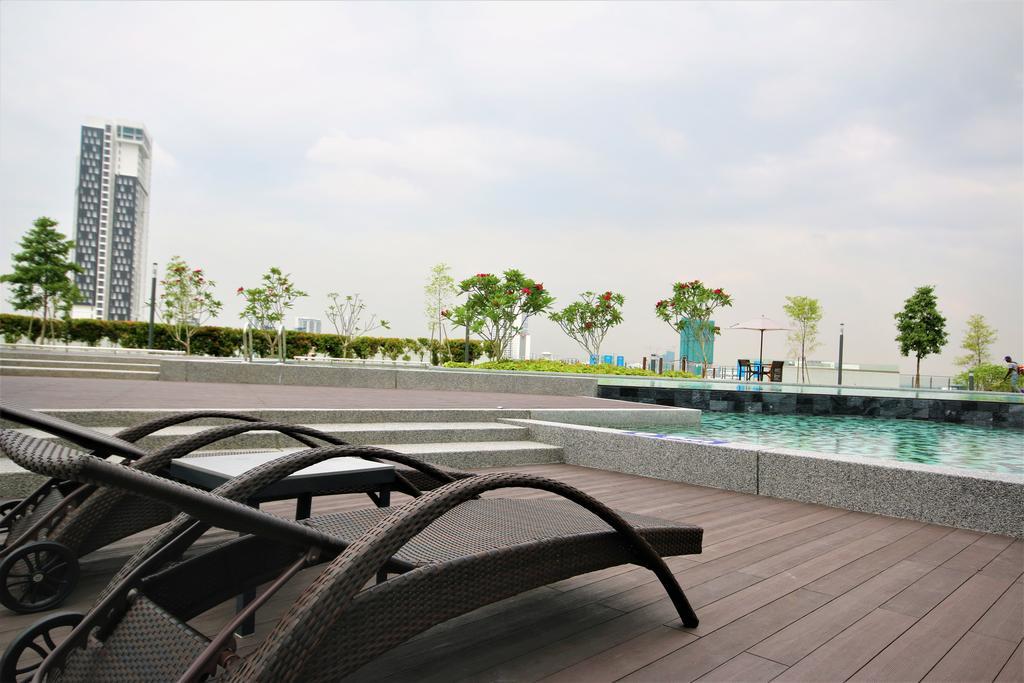 Hyve Soho Suites Cyberjaya Exterior photo